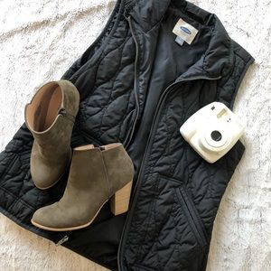 Old Navy Black Puffer Vest